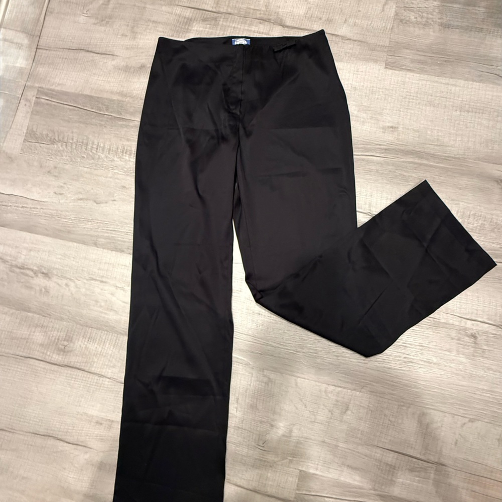 Blugirl Blumarine Women’s Elegant Black Dress Pants. Feels just like silk!